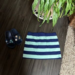 So cute mini size 6 Perfect condition Back zipper